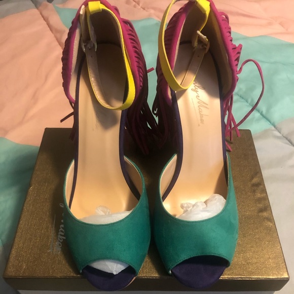 Heel - Picture 2 of 5